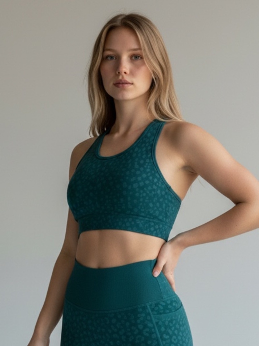 Seamless Teal Spotted Sports Bra Medium Polka Dot Mesh/Vent